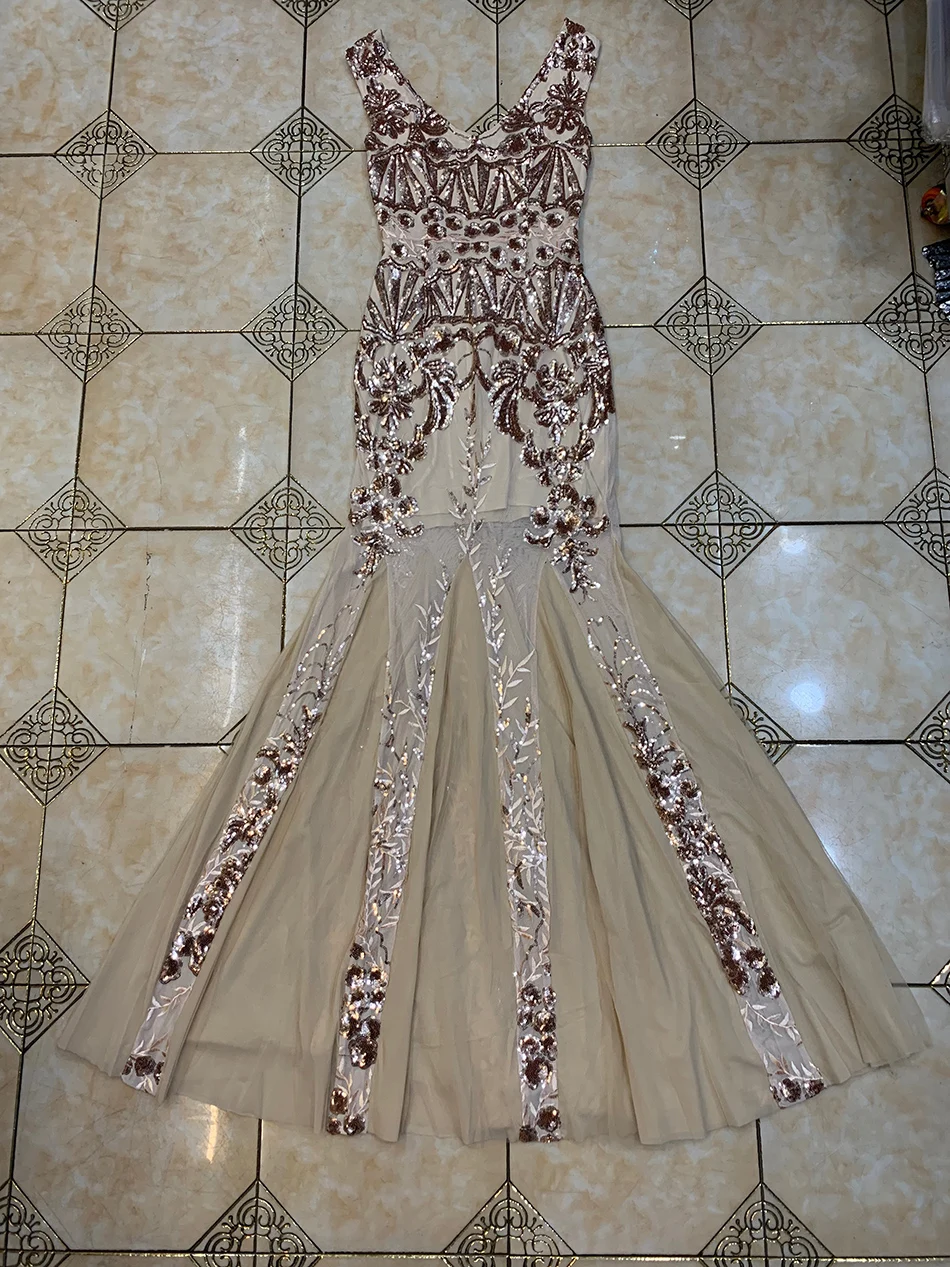 High Quality Women's Sexy Sleeveless Spaghetti Strap Backless Mesh Sequined Long Gown 2021 Summer Club Party Dress Vestidos 
High Quality Women's Sexy Sleeveless Spaghetti Strap Backless Mesh Sequined Long Gown 2021 Summer Club Party Dress Vestidos