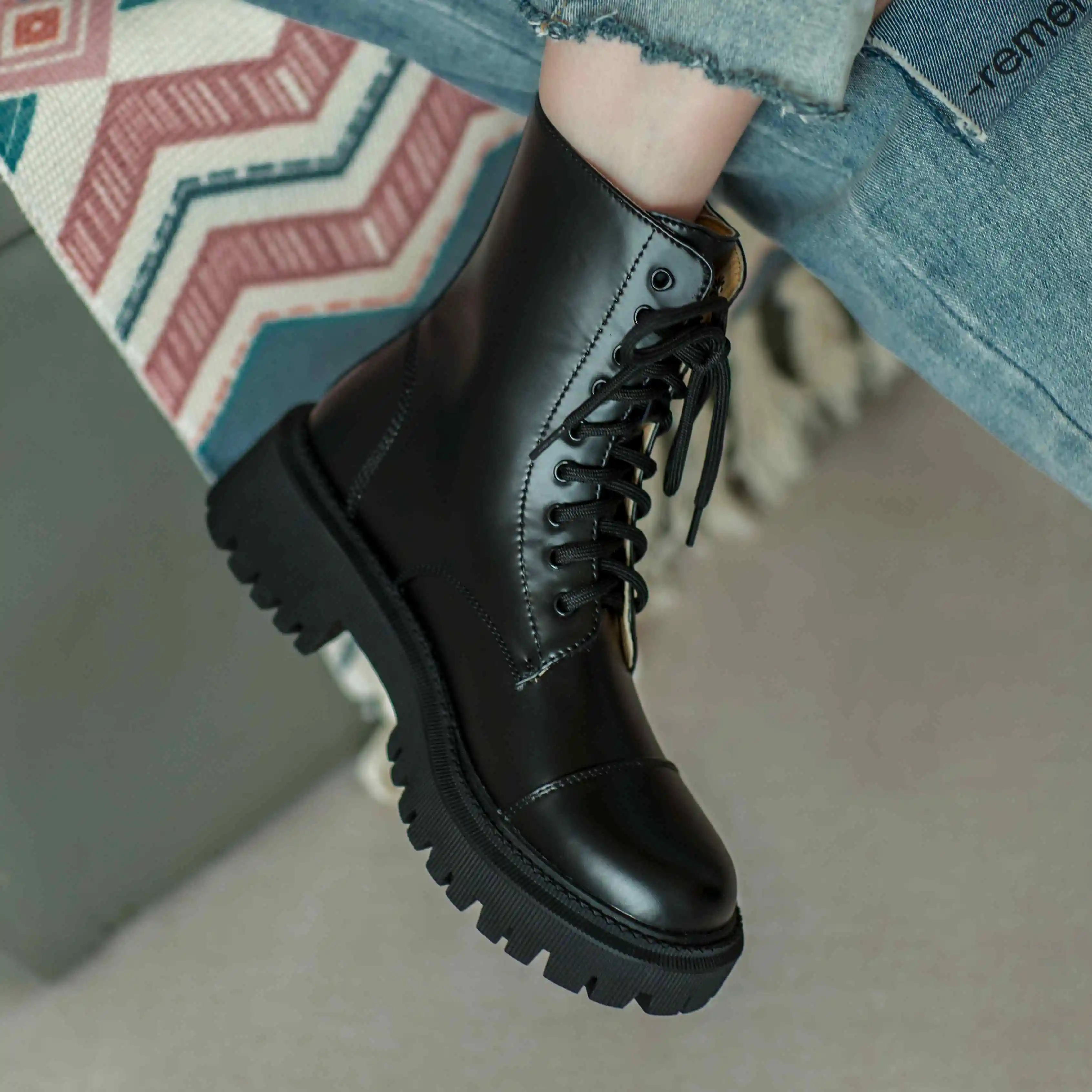Lenkisen motorcycle boots genuine leather cross-tied platform round toe thick med heel zipper handsome neutral ankle boots L78
Lenkisen motorcycle boots genuine leather cross-tied platform round toe thick med heel zipper handsome neutral ankle boots L78