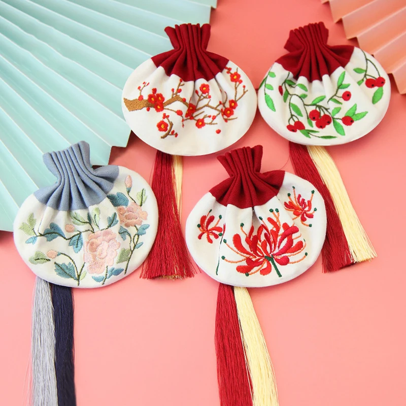 Vintage Handmade Classical Chinese Style Jewelry Storage Bag Embroidery Flower Sachet Tassel Pendant Drawstring Bag Gift Bags
Vintage Handmade Classical Chinese Style Jewelry Storage Bag Embroidery Flower Sachet Tassel Pendant Drawstring Bag Gift Bags