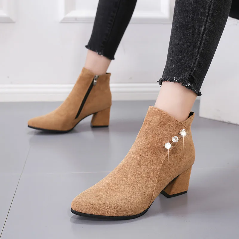 2021 Autumn And Winter New Style Short Boots Female Pointed Rhinestone Suede Thick Heel Martin Boots High Heel Women's Shoes Ank
2021 Autumn And Winter New Style Short Boots Female Pointed Rhinestone Suede Thick Heel Martin Boots High Heel Women's Shoes Ank