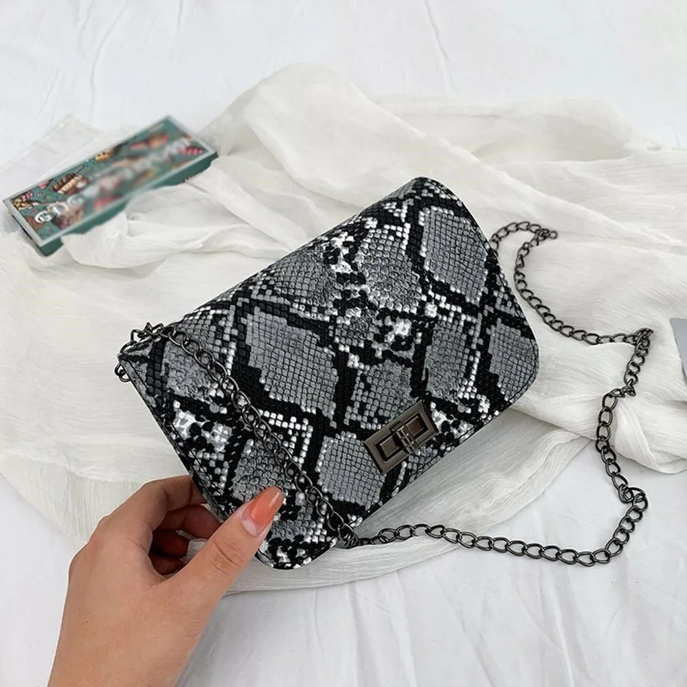 DOLOVE Women Bag Fashion Chain Small Square Shoulder Messenger Bag Retro Color Contrast Snake Skin Pattern Oblique Crossbody Bag
DOLOVE Women Bag Fashion Chain Small Square Shoulder Messenger Bag Retro Color Contrast Snake Skin Pattern Oblique Crossbody Bag
