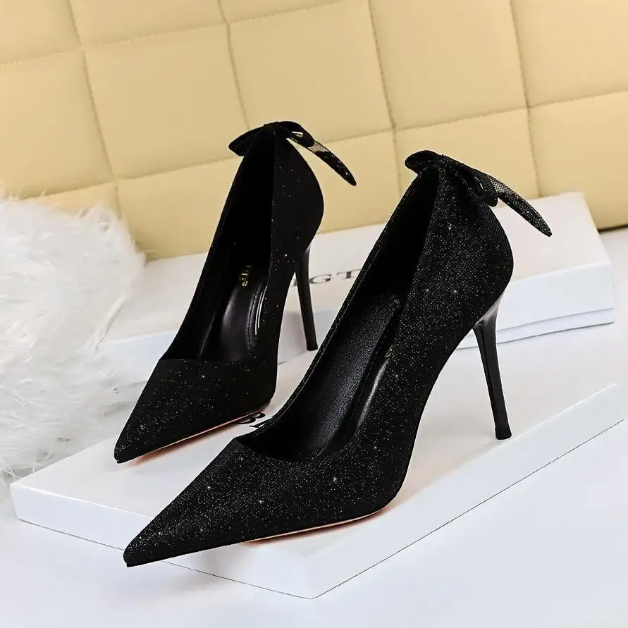 Spring And Summer New Women's High Heels, Thin Heels, Shallow Mouth Fashion Pointed Women's Shoes, Shining Back Bow Single Shoes
Spring And Summer New Women's High Heels, Thin Heels, Shallow Mouth Fashion Pointed Women's Shoes, Shining Back Bow Single Shoes