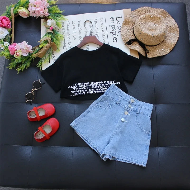 Girls Summer Suit Short-sleeved T-shirt + Shorts 2-piece Set New Teenage Girl Primary School Student Denim Shorts Suit
Girls Summer Suit Short-sleeved T-shirt + Shorts 2-piece Set New Teenage Girl Primary School Student Denim Shorts Suit