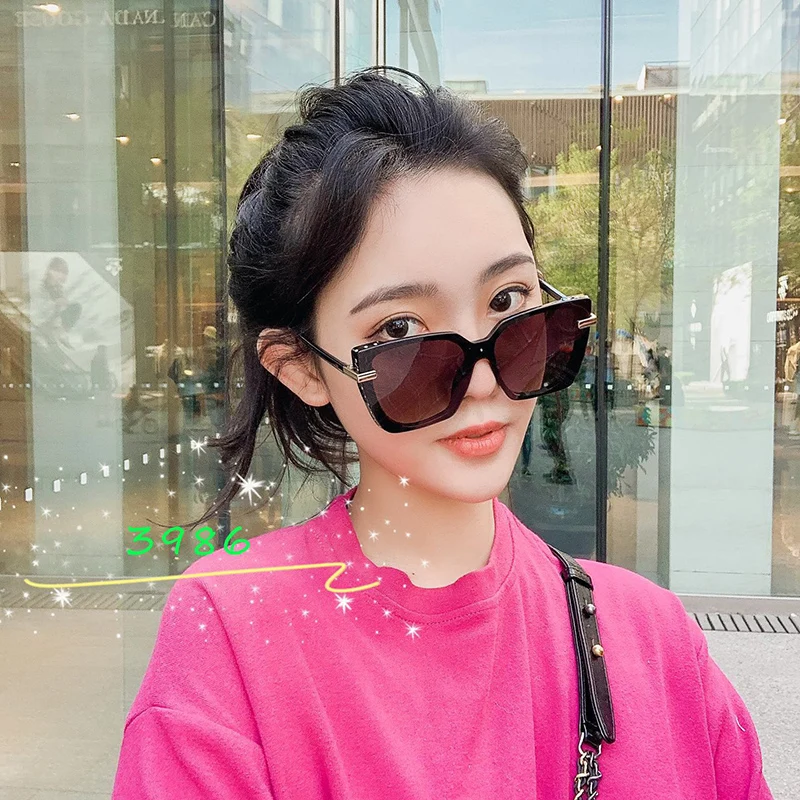 YJ3986 2021 Fashion Oversize Gradient Sunglasses For Women Vintage Alloy Frame Rivet Square Sun Glasses Female Elegant Shades
YJ3986 2021 Fashion Oversize Gradient Sunglasses For Women Vintage Alloy Frame Rivet Square Sun Glasses Female Elegant Shades