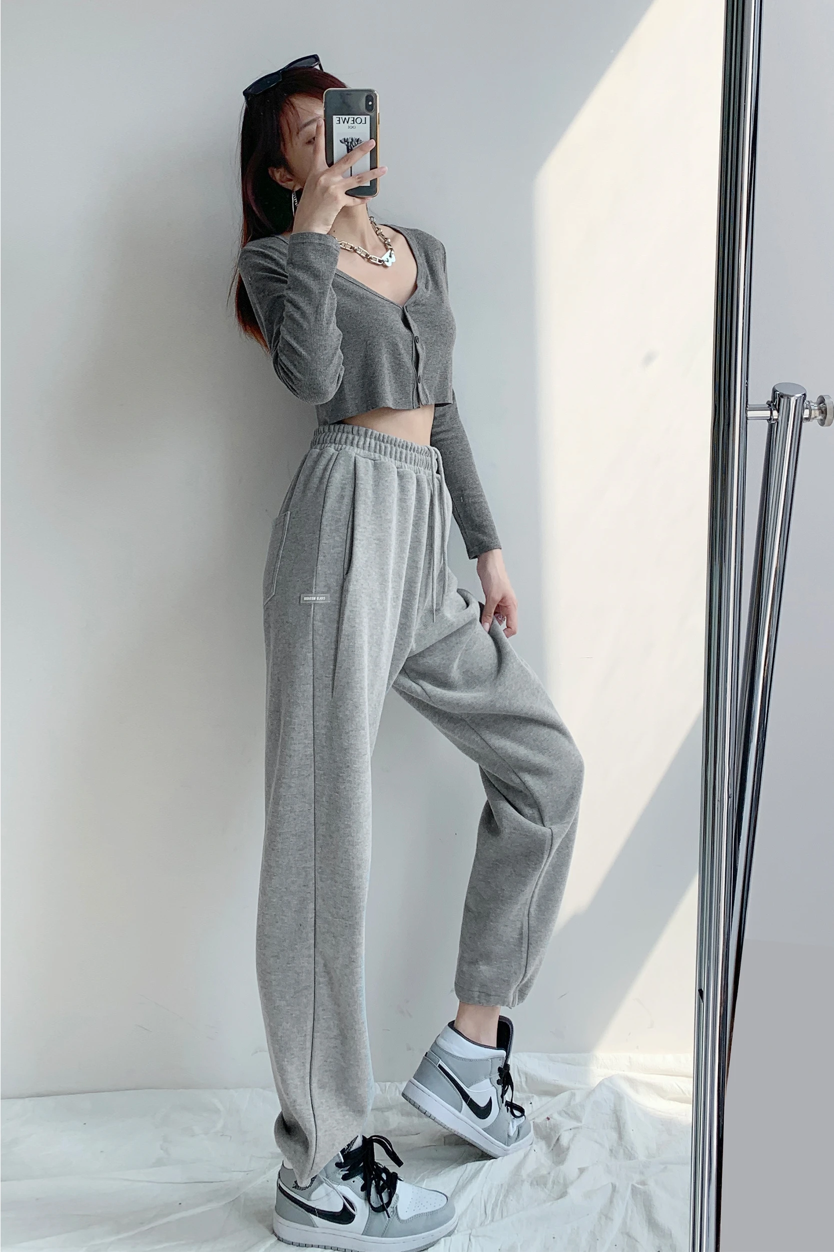 Spring and autumn grey sports pants women's loose casual straight knitting pants
Spring and autumn grey sports pants women's loose casual straight knitting pants