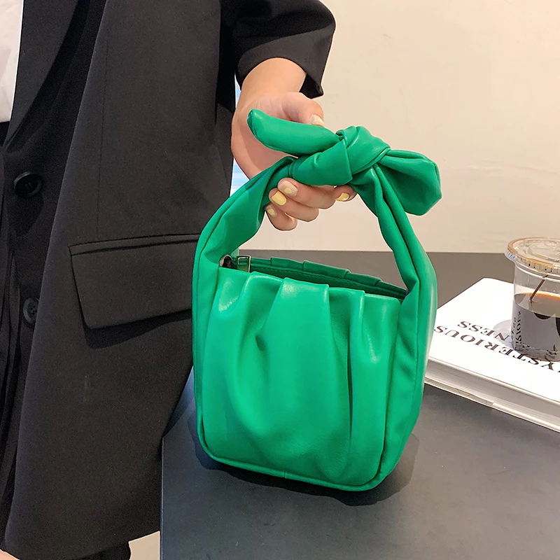 Small fashion PU Leather Women Designer Handbag Solid Color Luxury Design Shoulder Handbag Casual Ladies Tote Handbag Women Bags
Small fashion PU Leather Women Designer Handbag Solid Color Luxury Design Shoulder Handbag Casual Ladies Tote Handbag Women Bags