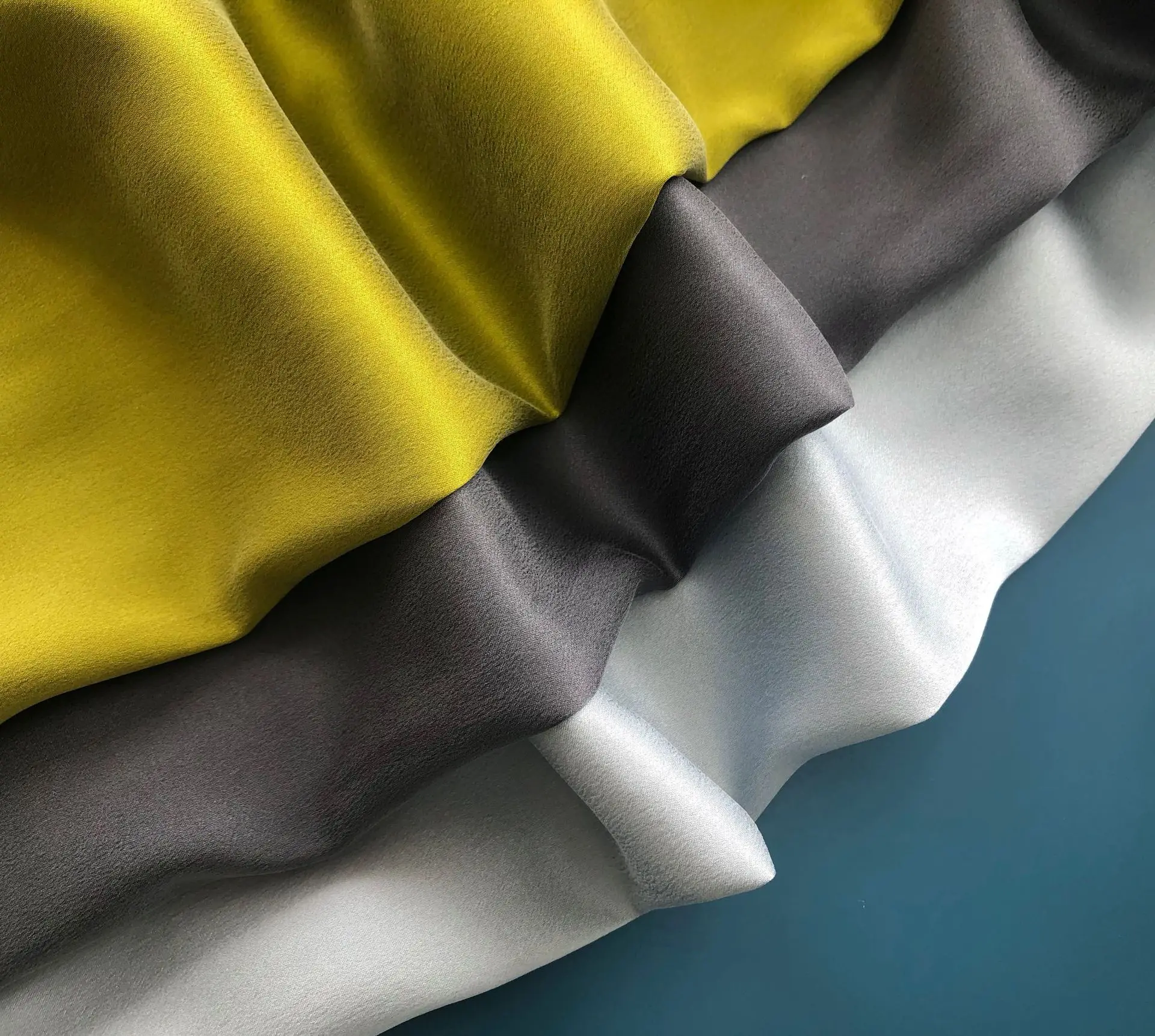 Autumn Women's Silk Three-color Silk Long-sleeved Shirt
Autumn Women's Silk Three-color Silk Long-sleeved Shirt