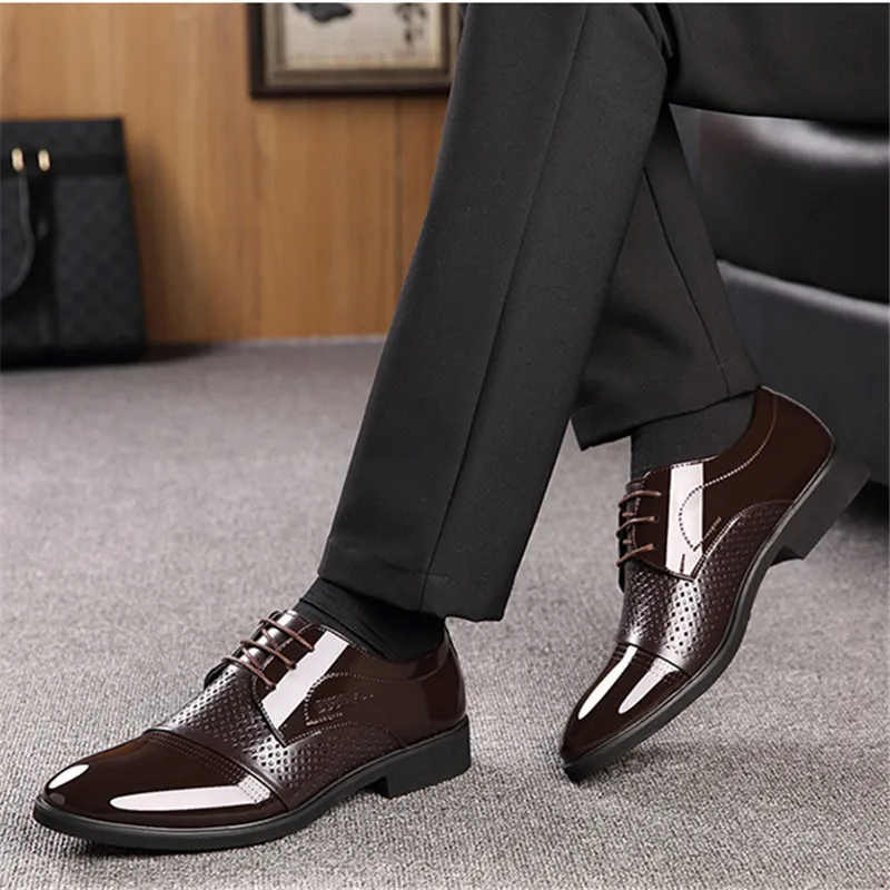 Туфли мужские из лакированной кожи, на скрытом каблуке 6 см
Туфли мужские из лакированной кожи, на скрытом каблуке 6 см