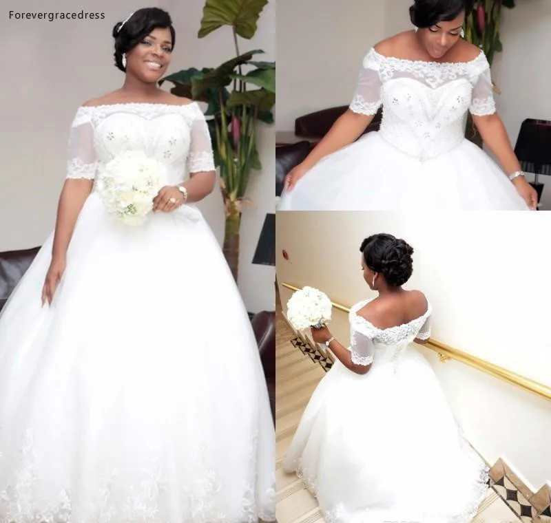 2019 Vintage Arabic Dubai African Long Backless Wedding Dress Princess White Ivory Lace Applique Bridal Gown Plus Size
2019 Vintage Arabic Dubai African Long Backless Wedding Dress Princess White Ivory Lace Applique Bridal Gown Plus Size