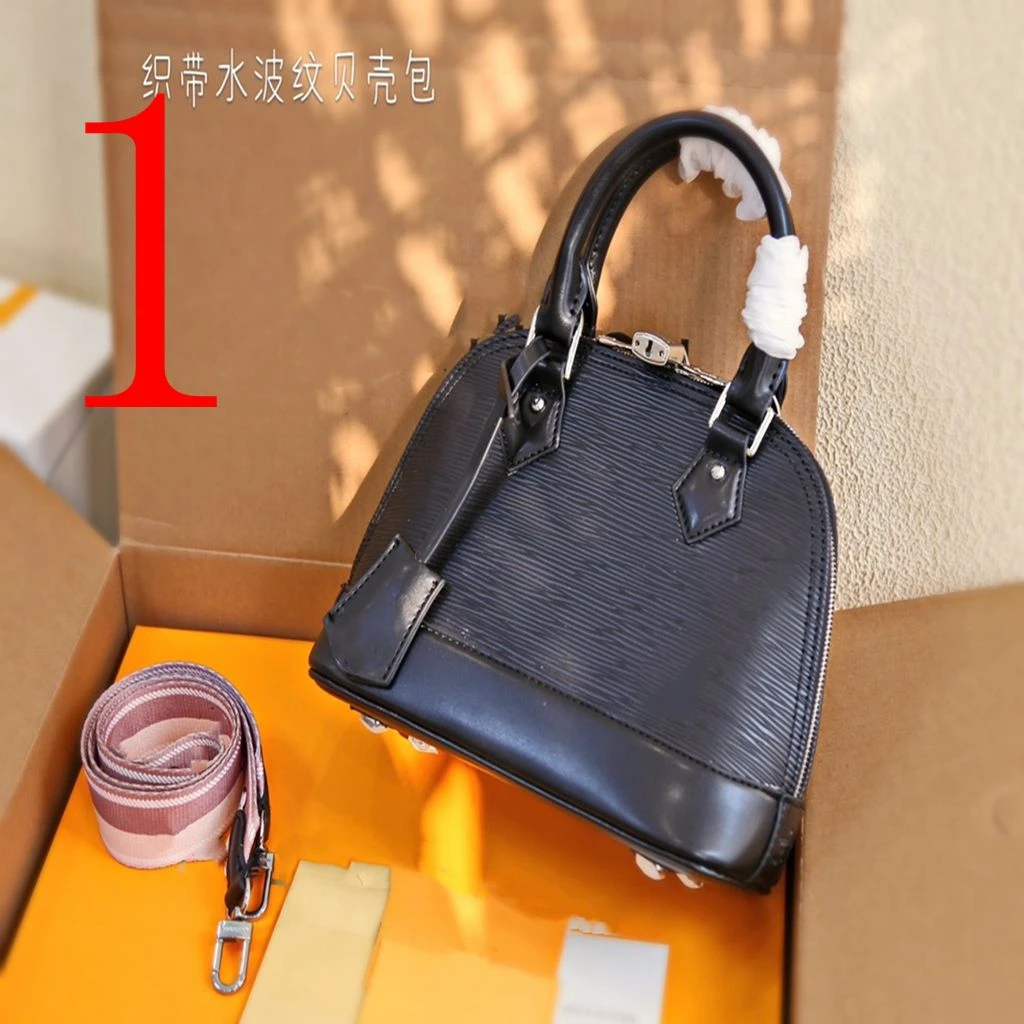 222 Fashion new water ripple shell bag, portable cosmetic bag, gift box packaging, simple and elegant, casual and versatile diag
222 Fashion new water ripple shell bag, portable cosmetic bag, gift box packaging, simple and elegant, casual and versatile diag