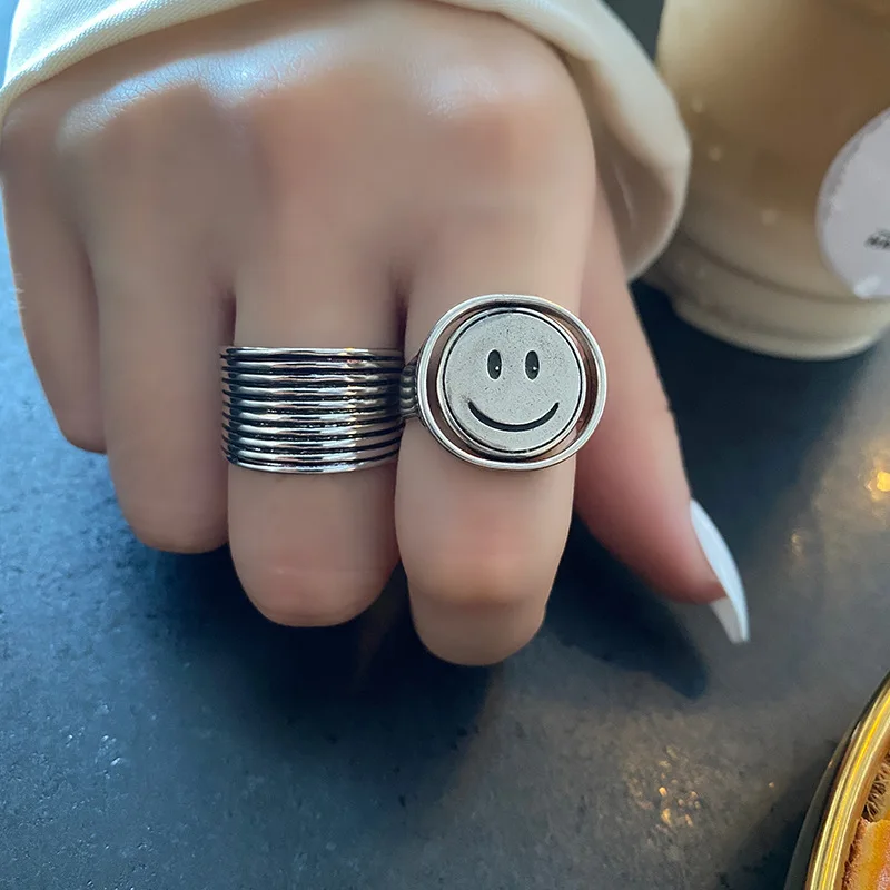 Женское кольцо со смайликом в стиле «Ретро» 
Женское кольцо со смайликом в стиле «Ретро»