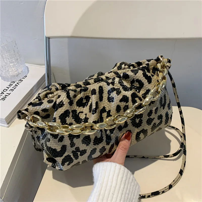 Women Luxury Designer Cloud Clutch Bag 2021 Hot New Trendy Fashion Ladies Thick Chain Shoulder Bag PU Women Serpentine Handbag
Women Luxury Designer Cloud Clutch Bag 2021 Hot New Trendy Fashion Ladies Thick Chain Shoulder Bag PU Women Serpentine Handbag