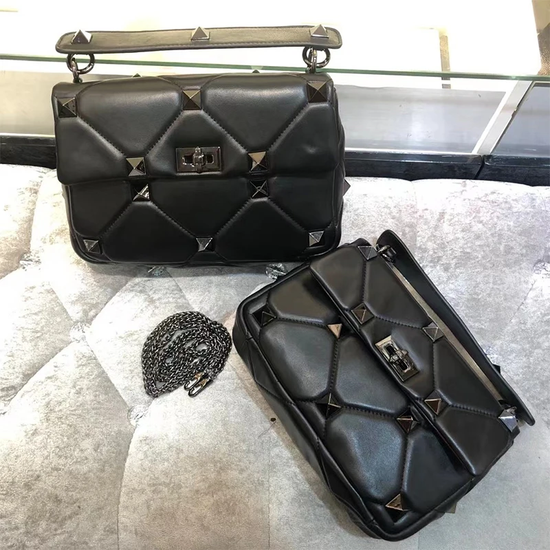 2021 new well-known designer design leather leather big willow nail one-shoulder diagonal handbag
2021 new well-known designer design leather leather big willow nail one-shoulder diagonal handbag