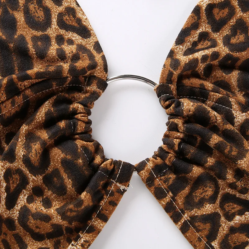 Leopard Printed Sexy Halter Crop Top Women Camis Backless Bandage Lace Up Sequins Metal Ring Tank Top 2019 Party Club Bustier
Leopard Printed Sexy Halter Crop Top Women Camis Backless Bandage Lace Up Sequins Metal Ring Tank Top 2019 Party Club Bustier