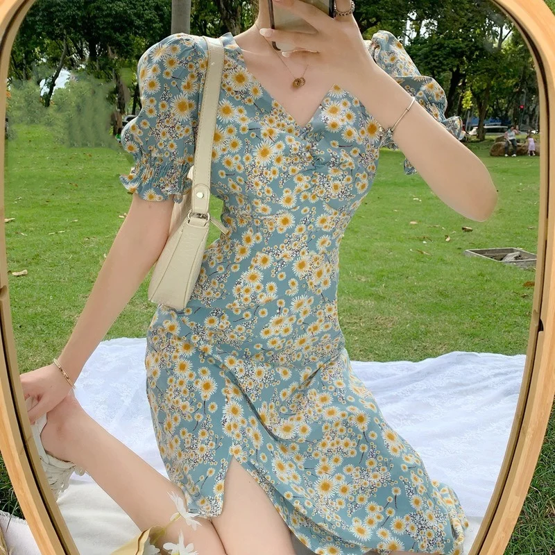 Summer Floral Cottagecore Dress 2023 Women French Sweet Daisy Print Short Sleeve Dress Elegant V Neck Puff Sleeve Mid-Calf Dress
Summer Floral Cottagecore Dress 2023 Women French Sweet Daisy Print Short Sleeve Dress Elegant V Neck Puff Sleeve Mid-Calf Dress
