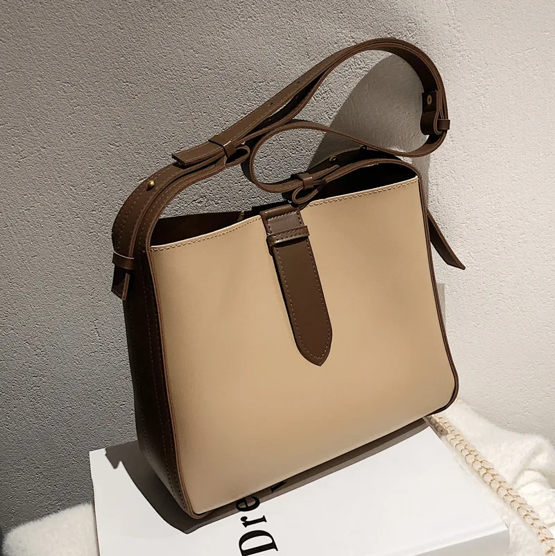 High Quality Ladies Retro Handbags 2021 Autumn and Winter New Fashion All-match Shoulder Bag Texture Messenger Bag Bucket Bag
High Quality Ladies Retro Handbags 2021 Autumn and Winter New Fashion All-match Shoulder Bag Texture Messenger Bag Bucket Bag
