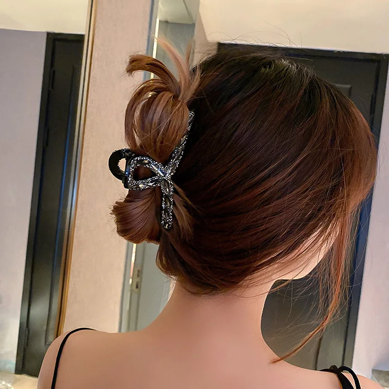 Rhinestone grab clip hairpin Korea shark clip diamond atmospheric hairpin simple fashion personality design sense claw clip
Rhinestone grab clip hairpin Korea shark clip diamond atmospheric hairpin simple fashion personality design sense claw clip