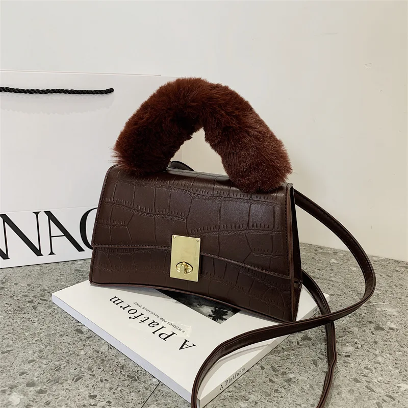 European and American Messenger Bag Lock Plush Handbag 2021 New Stone Pattern Underarm Bag Fashion Korean Style Shoulder Bag
European and American Messenger Bag Lock Plush Handbag 2021 New Stone Pattern Underarm Bag Fashion Korean Style Shoulder Bag