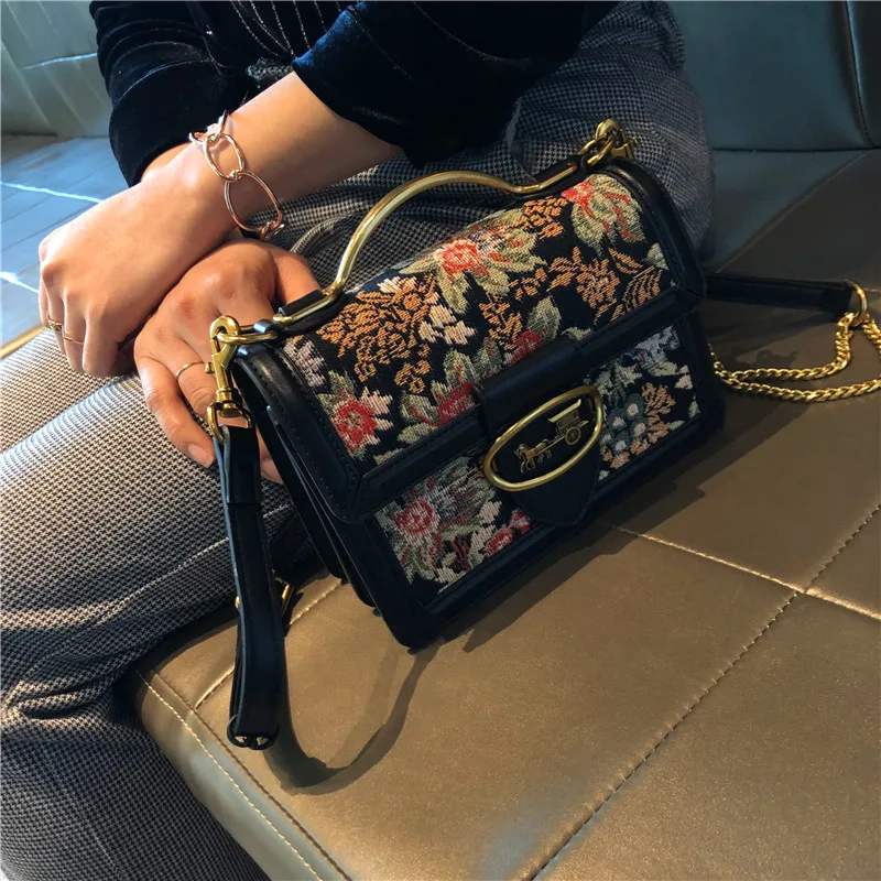 Luxury Designer Brands 2021 Fashion Women Simple Purses and Handbags High-quality Real Leather Shoulder Messenger Bags Undefined 
Luxury Designer Brands 2021 Fashion Women Simple Purses and Handbags High-quality Real Leather Shoulder Messenger Bags Undefined