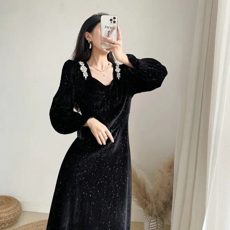 Korean Style Women Sequined Black Velvet Dresses Autumn Heart-Shaped Neckline Petal Sleeve Beaded Design One Piece Velour Robe
Korean Style Women Sequined Black Velvet Dresses Autumn Heart-Shaped Neckline Petal Sleeve Beaded Design One Piece Velour Robe