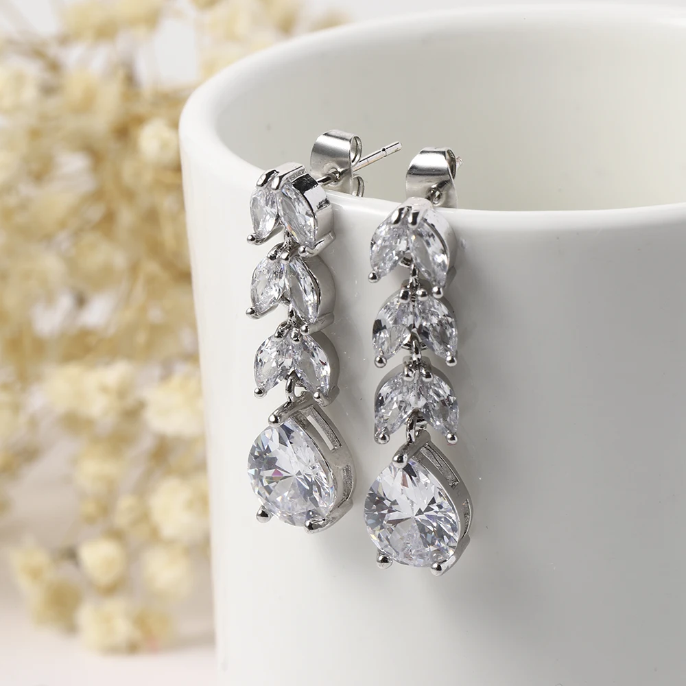 Women Drop Earring Wedding Band Jewelry Leave&Water Drop Shape Earring AAA Cubic Zirconia New Fashion Bridal Accessories
Women Drop Earring Wedding Band Jewelry Leave&Water Drop Shape Earring AAA Cubic Zirconia New Fashion Bridal Accessories