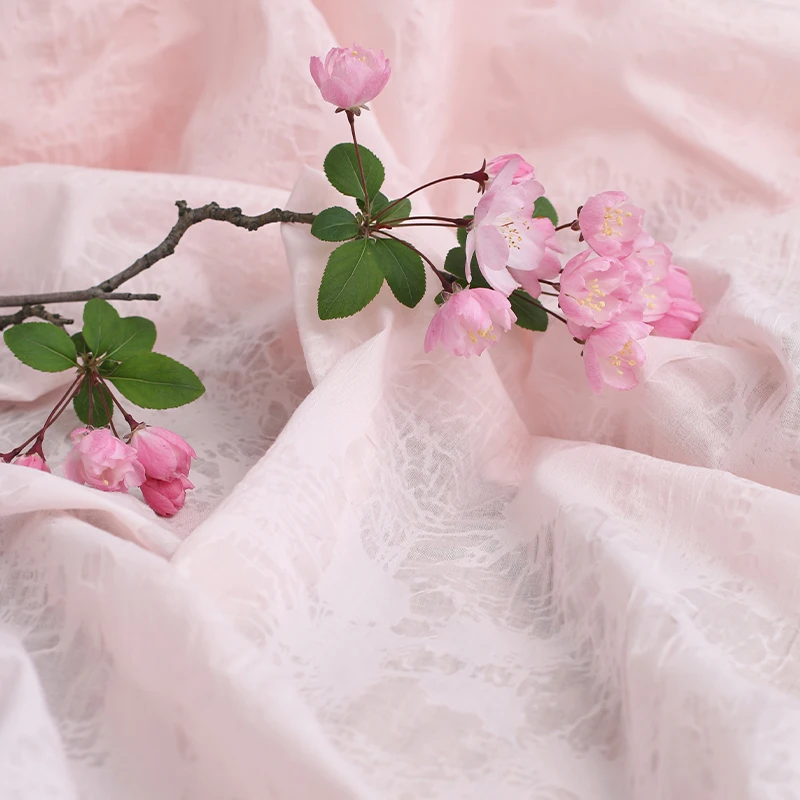 High quality cotton fabric Crabapple powder Salt shrinkage pattern fold tissu Dress cheongsam shirt robe handmade DIY tissus
High quality cotton fabric Crabapple powder Salt shrinkage pattern fold tissu Dress cheongsam shirt robe handmade DIY tissus