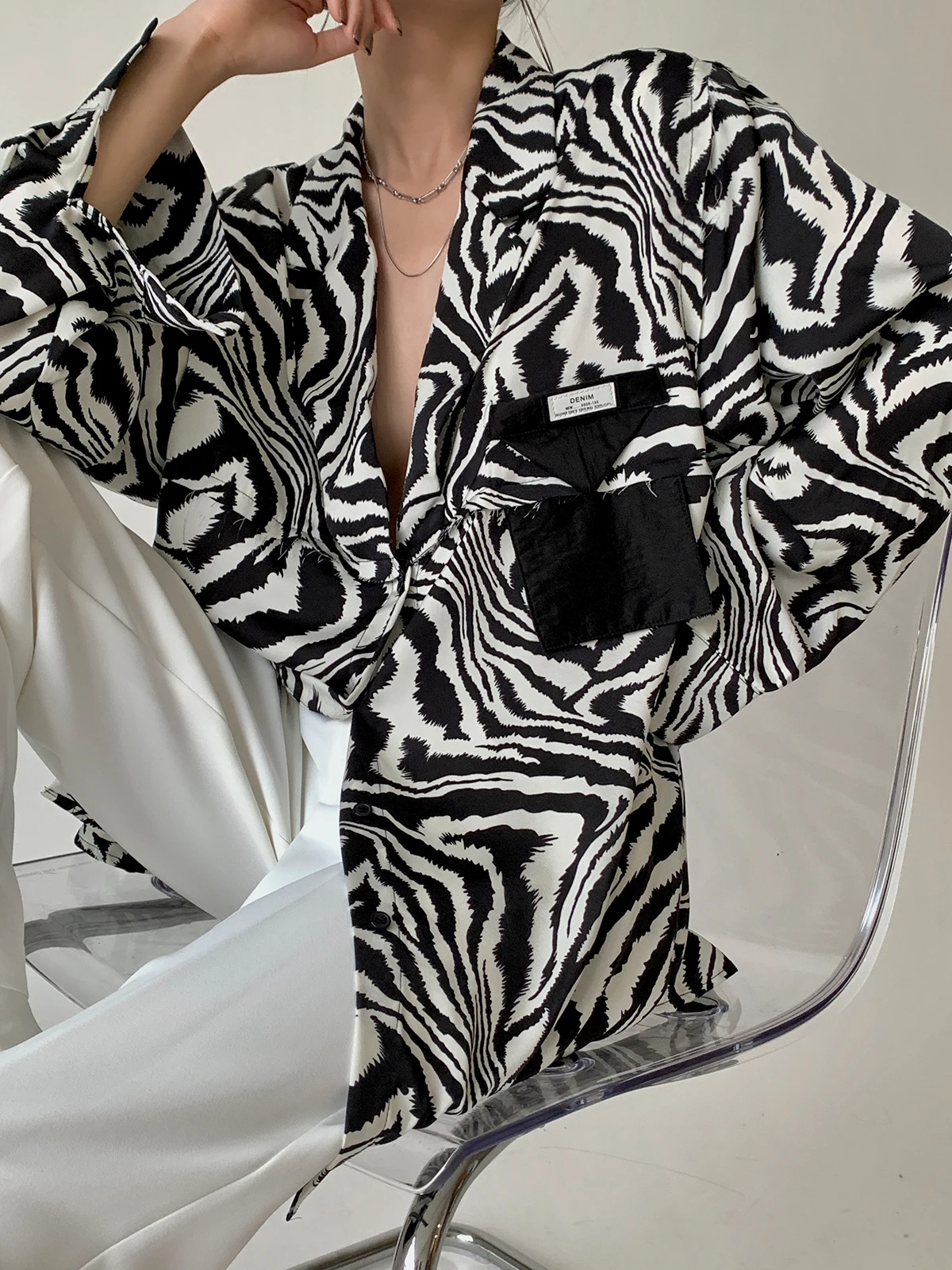 HESAPP Fashion Black and White Zebra Shirt Women marynarka damska Loose manteau Pockets Sun Protection Long Sleeve Thin Blazer
HESAPP Fashion Black and White Zebra Shirt Women marynarka damska Loose manteau Pockets Sun Protection Long Sleeve Thin Blazer