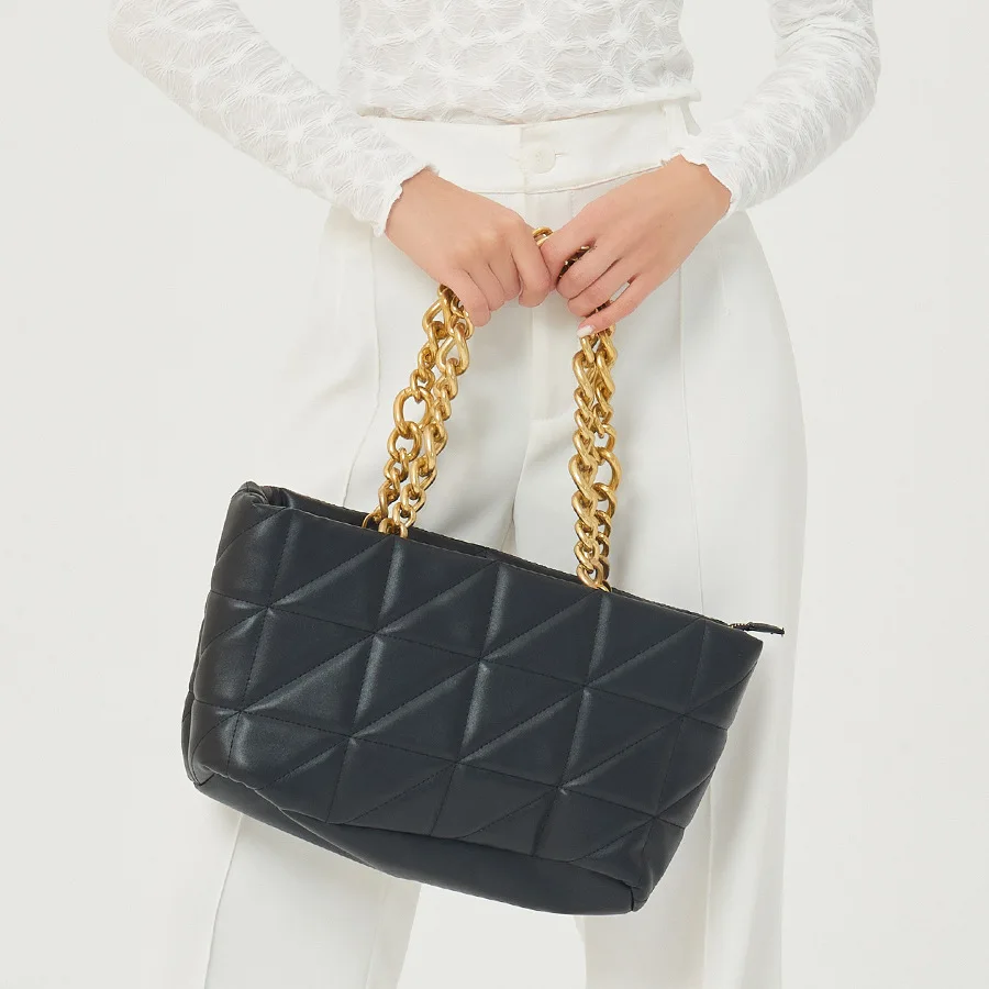 Za Metal Chain Shoulder Bag Women Quilted Bag Fashion Luxury Designer Shopping Bags Large Capacity PU Leather Handbag Coin Purse
Za Metal Chain Shoulder Bag Women Quilted Bag Fashion Luxury Designer Shopping Bags Large Capacity PU Leather Handbag Coin Purse