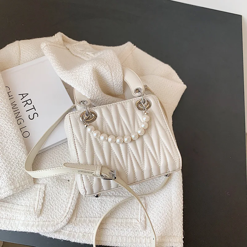 European and American High-quality Ladies Summer Pearl Handbag 2021 New Rhombus Messenger Bag Korean Version Small Square Bag
European and American High-quality Ladies Summer Pearl Handbag 2021 New Rhombus Messenger Bag Korean Version Small Square Bag