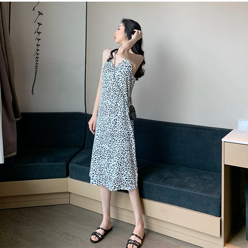 Korean Women'S Simple Literature And Art Straight Bottomed Skirt Versatile Leopard Print Medium Length Suspender Dress 
Korean Women'S Simple Literature And Art Straight Bottomed Skirt Versatile Leopard Print Medium Length Suspender Dress