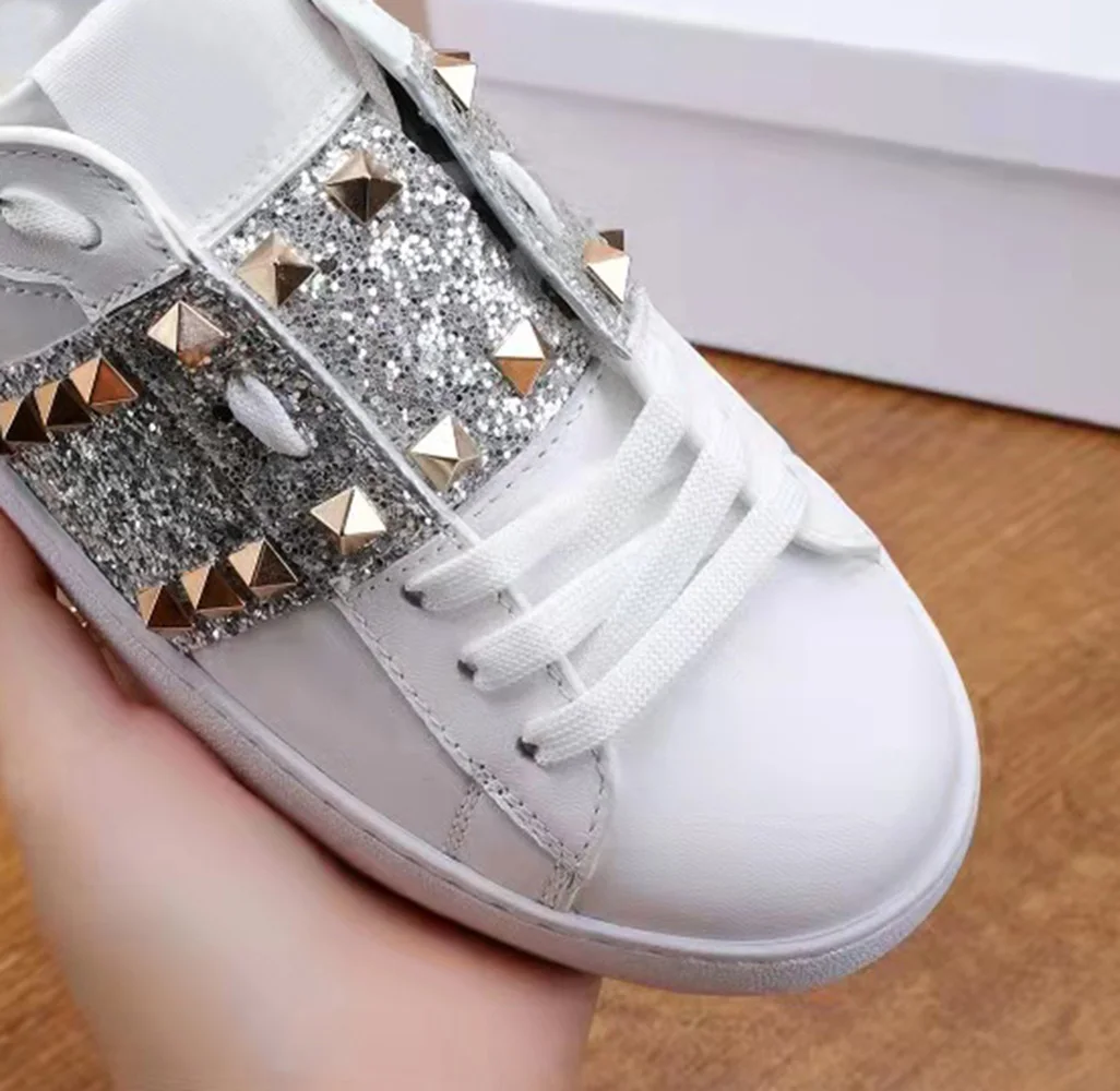 Top quality leather with rivet elements, new trend brand couple sneakers, sneakers size 34-45
Top quality leather with rivet elements, new trend brand couple sneakers, sneakers size 34-45