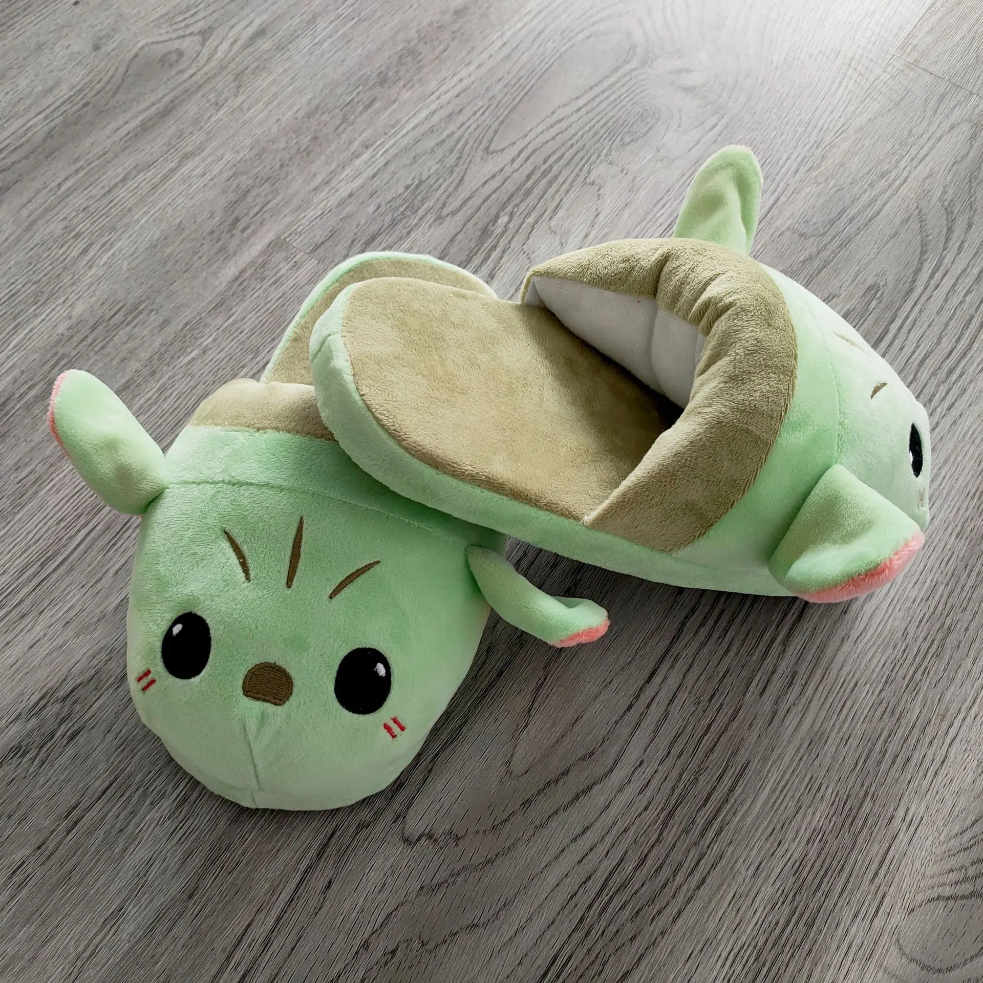 Cartoon Plush Slippers Baby Yodaed Indoor Slippers Bath Towels Sofa Blankets Winter Christmas New Year Gifts for Children Adult
Cartoon Plush Slippers Baby Yodaed Indoor Slippers Bath Towels Sofa Blankets Winter Christmas New Year Gifts for Children Adult