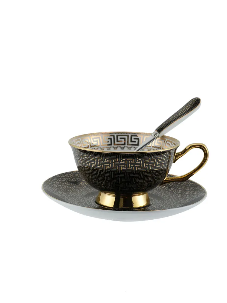 Bone china coffee cup couple set European style small luxury Phnom Penh tea cup flower tea cup creative cup dish small exquisite
Bone china coffee cup couple set European style small luxury Phnom Penh tea cup flower tea cup creative cup dish small exquisite