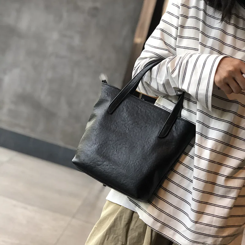 Simple fashion highquality natural real leather ladies small handbags daily weekend soft cowhide leather shoulder messenger bag
Simple fashion highquality natural real leather ladies small handbags daily weekend soft cowhide leather shoulder messenger bag