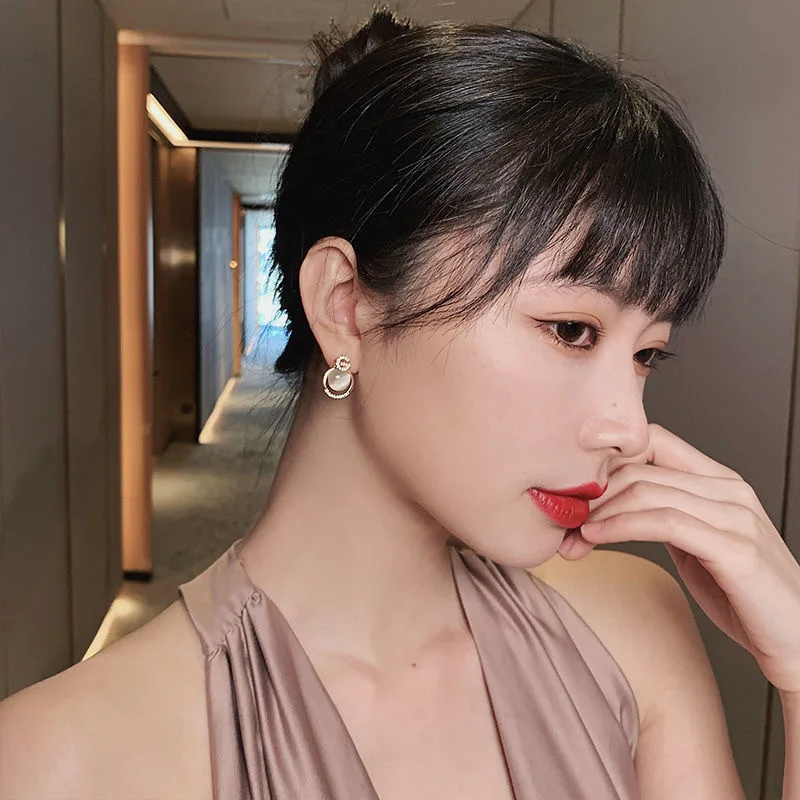 New Simple Letter G Cat's Eye Stone Earrings Female Fashion High-end Sense of Temperament OL Earrings Fashion Jewelry Wholesale
New Simple Letter G Cat's Eye Stone Earrings Female Fashion High-end Sense of Temperament OL Earrings Fashion Jewelry Wholesale