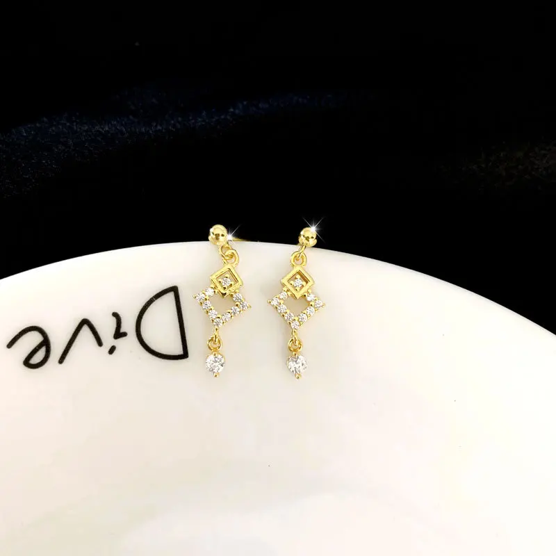 YC4133E S925 Silver Fashion French 4A Zircon Geometric Earrings Girlfriend Gift Party Banquet Women's Jewelry Earrings 2021
YC4133E S925 Silver Fashion French 4A Zircon Geometric Earrings Girlfriend Gift Party Banquet Women's Jewelry Earrings 2021