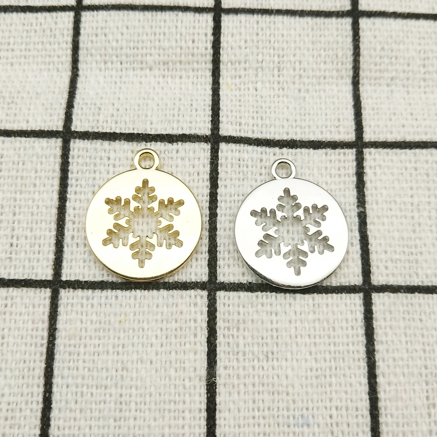 10pcs snowflake charm jewelry accessories earring pendant bracelet necklace charms zinc alloy diy finding 14x17mm
10pcs snowflake charm jewelry accessories earring pendant bracelet necklace charms zinc alloy diy finding 14x17mm