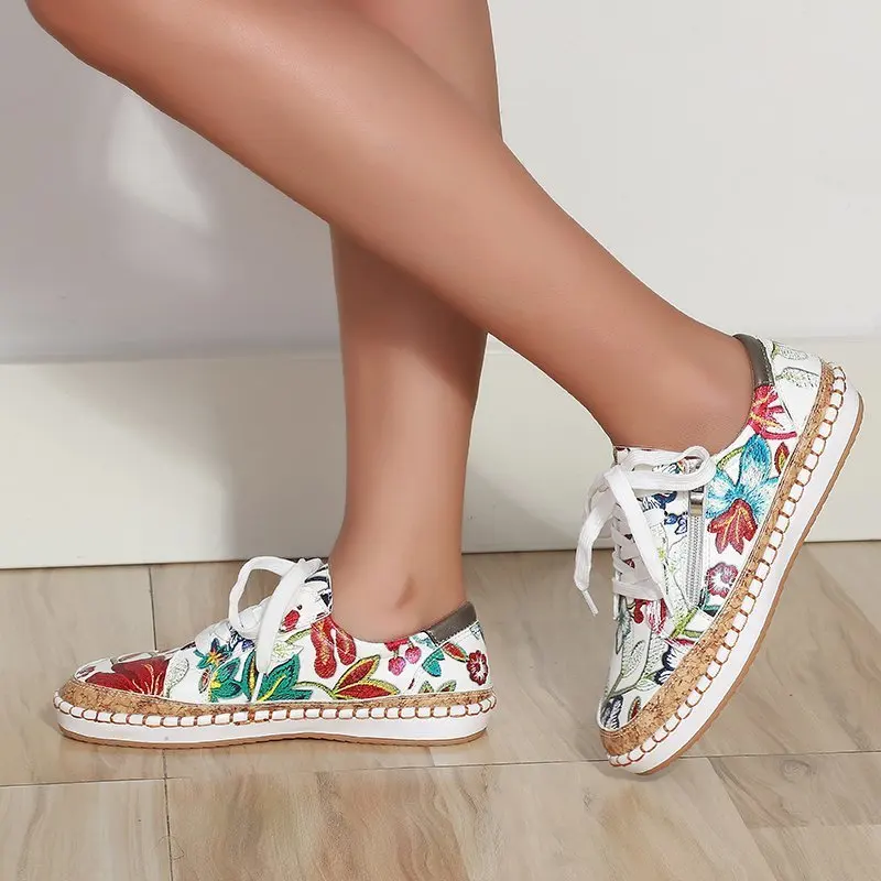 2021 New Chunky Female Sneakers Casual Floral Lace Up Sewing Round Toe Vulcanize Shoes Women Fashion Shoes Woman Tenis Feminino
2021 New Chunky Female Sneakers Casual Floral Lace Up Sewing Round Toe Vulcanize Shoes Women Fashion Shoes Woman Tenis Feminino