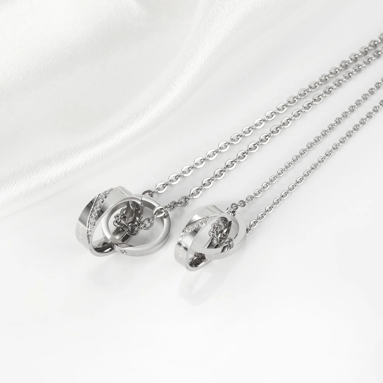 Exquisite Gift Simple Couple Necklace Pendant Fashion Stainless Steel Chain Men'sand Women's Jewelry For Lovers
Exquisite Gift Simple Couple Necklace Pendant Fashion Stainless Steel Chain Men'sand Women's Jewelry For Lovers