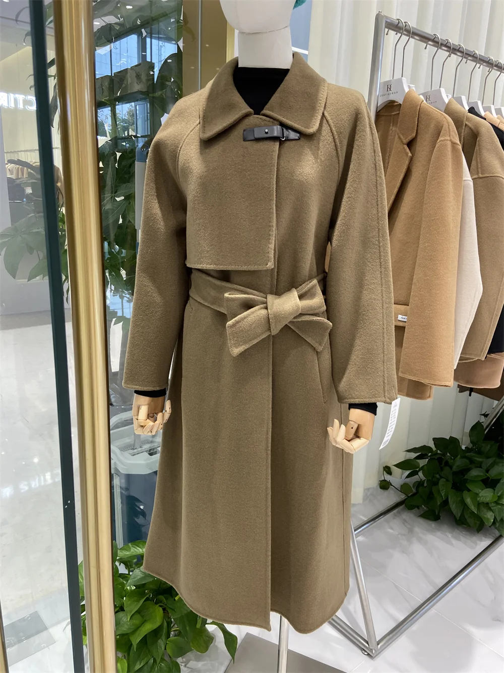 100%Wool Coat Women's Windbreaker Long Sleeve Chic Overcoat Female 2021 Autumn Winter New Long Jacket With Belt Outwear Clothes
100%Wool Coat Women's Windbreaker Long Sleeve Chic Overcoat Female 2021 Autumn Winter New Long Jacket With Belt Outwear Clothes