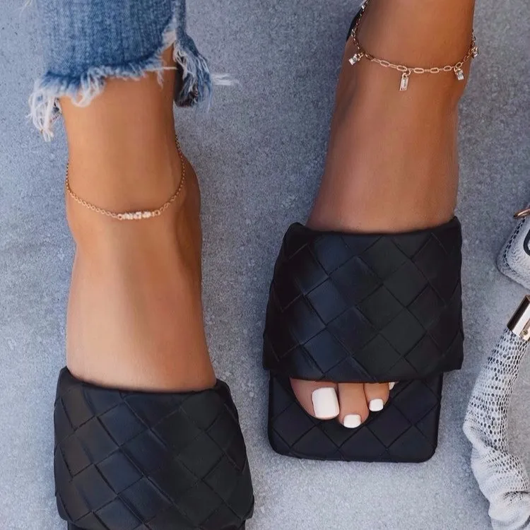 Soft Leather Woven Slippers Women Summer Flat Beach Casual Slides Shoes Woman Outdoor Slippers Flip Flops Dropshipping
Soft Leather Woven Slippers Women Summer Flat Beach Casual Slides Shoes Woman Outdoor Slippers Flip Flops Dropshipping