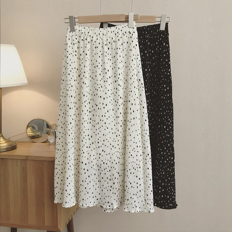 Polka dot skirt women's spring and summer 2021 new style with drooping feeling and thin high waist A-line pleated skirt mid
Polka dot skirt women's spring and summer 2021 new style with drooping feeling and thin high waist A-line pleated skirt mid
