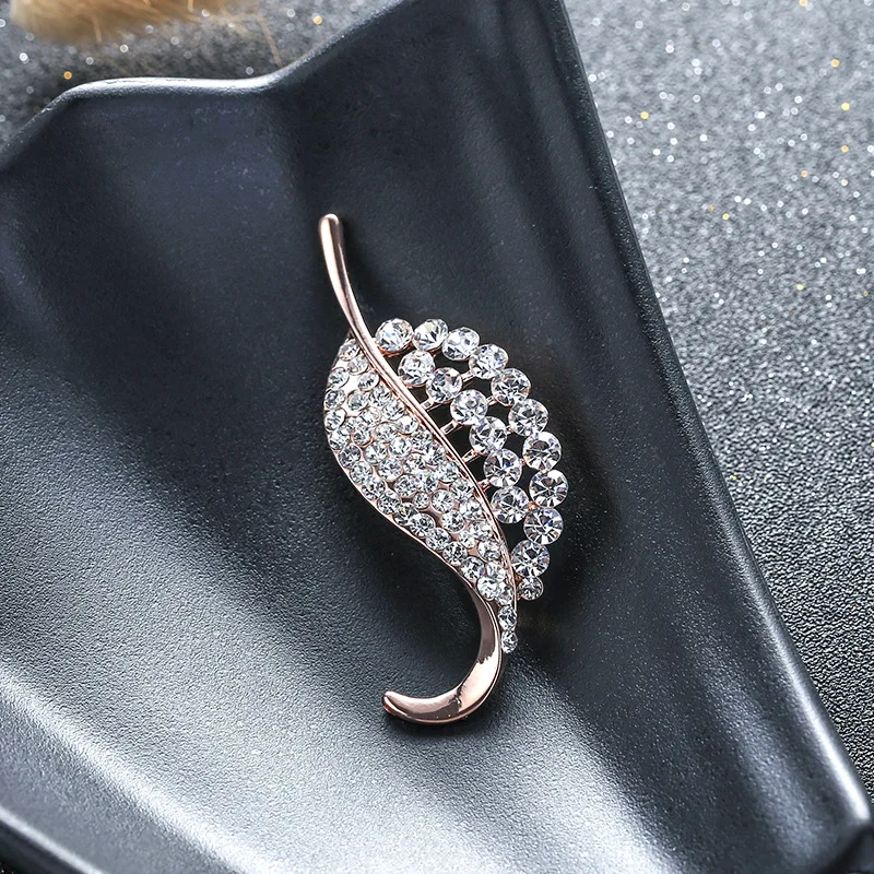 Dainty Female White Zircon Stone Brooch Rose Gold Silver Color Jewelry Brooches For Women Cute Leaf Pin Dress Coat Accessories
Dainty Female White Zircon Stone Brooch Rose Gold Silver Color Jewelry Brooches For Women Cute Leaf Pin Dress Coat Accessories