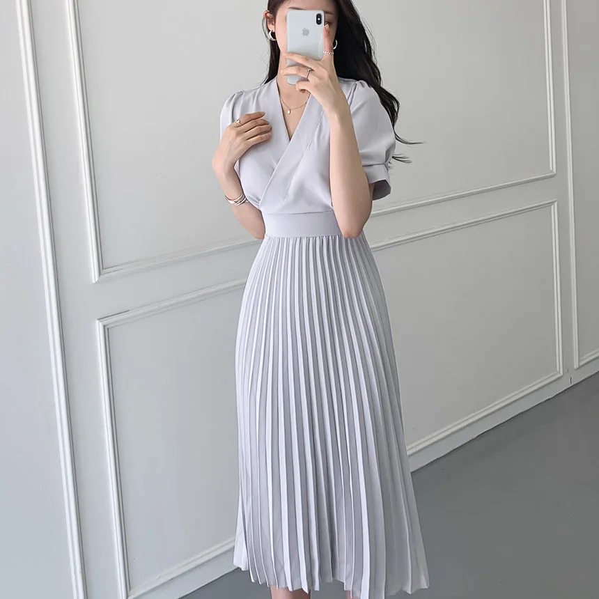 Ruched Dress Woman V-neck Summer Short Sleeve Solid Korean Belt Draped Midi Dress Sundress Elegant French Femme Robe 2021 New
Ruched Dress Woman V-neck Summer Short Sleeve Solid Korean Belt Draped Midi Dress Sundress Elegant French Femme Robe 2021 New