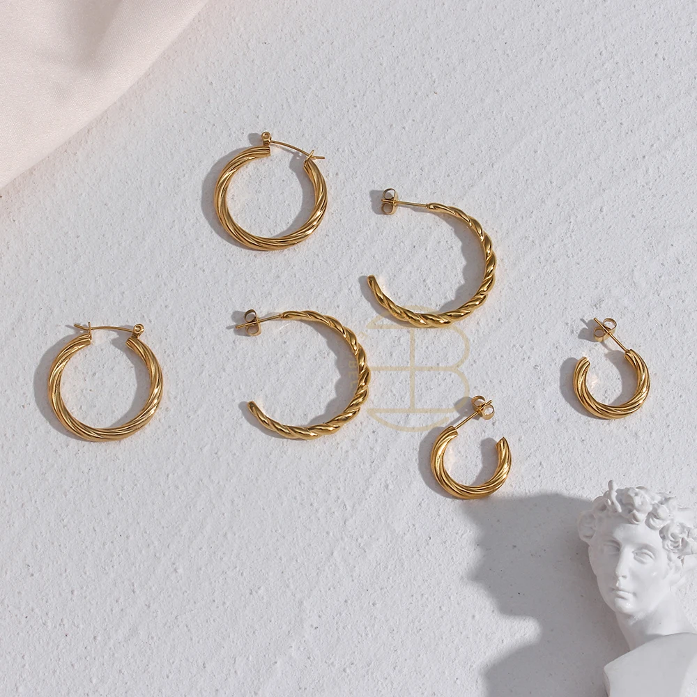 Wholesale Swirl Twisted Texture Temperament Ladies Earrings PVD 18K Gold Small Big Hoops Voguish Stainless Steel Women's Jewelry
Wholesale Swirl Twisted Texture Temperament Ladies Earrings PVD 18K Gold Small Big Hoops Voguish Stainless Steel Women's Jewelry