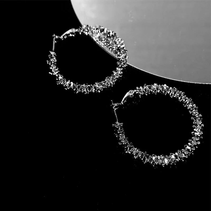 Fashion exaggerated metal woven Large Circle Earrings Simple ladies Earrings suitable for European and American women 2021
Fashion exaggerated metal woven Large Circle Earrings Simple ladies Earrings suitable for European and American women 2021