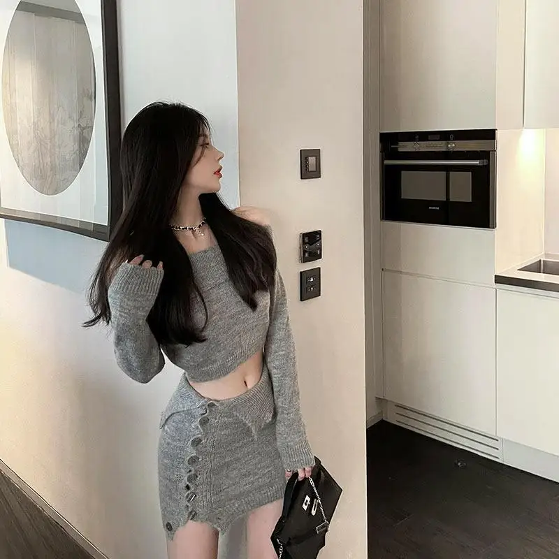 Knitting 2pcs set Korean style gray winter Women coat + shorts Solid Tops Vintage pants Sets Elegant
Knitting 2pcs set Korean style gray winter Women coat + shorts Solid Tops Vintage pants Sets Elegant