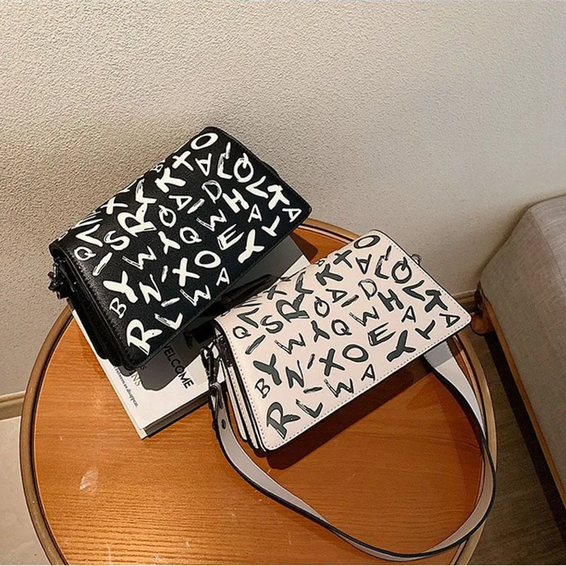 bag for women Personalized luminous graffiti handbags 2020 new Korean style bag Flip shoulder fashion Crossbody small square bag
bag for women Personalized luminous graffiti handbags 2020 new Korean style bag Flip shoulder fashion Crossbody small square bag