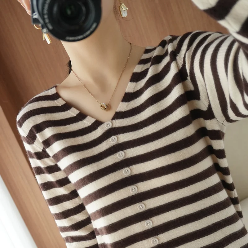 2021 Basic Pullover Long Sleeve Loose Top Fall Winter New Striped Women's Knitted V-neck Cashmere Sweater
2021 Basic Pullover Long Sleeve Loose Top Fall Winter New Striped Women's Knitted V-neck Cashmere Sweater