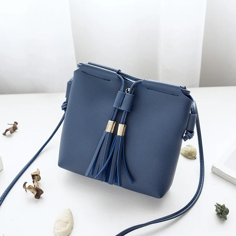 Women's Handbags Bag PU Leather Female Fashion Tassel bolsa feminina Soft Shoulder Messenger Bag Mini Bag for Phone Purse
Women's Handbags Bag PU Leather Female Fashion Tassel bolsa feminina Soft Shoulder Messenger Bag Mini Bag for Phone Purse